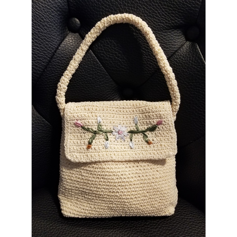 Small woven purse with flowers vintage